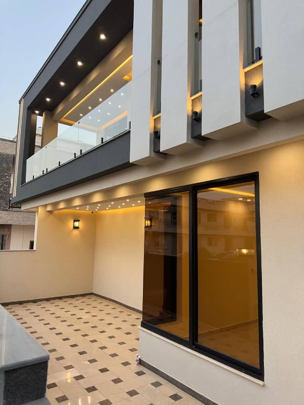 35×70 10 Marla brand new luxurious corner House for Sale G-13 isb