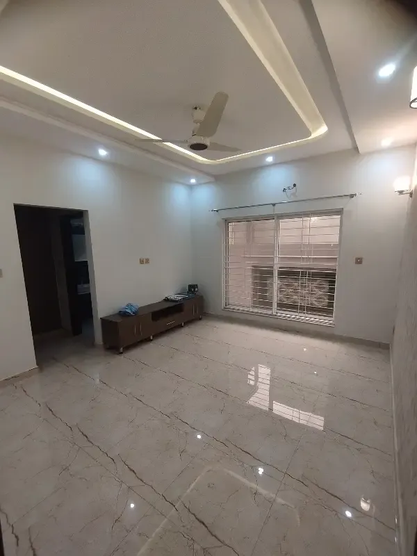 10 Maral Beautiful First Floor Available For Rent Near All Facilities